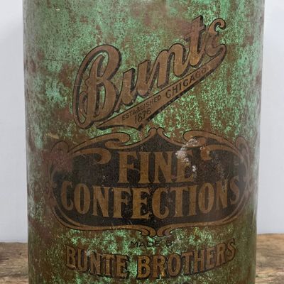 Sale Photo Thumbnail #191: Bunte Brothers Chicago Fine Confections Large Tin