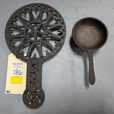 Sale Photo Thumbnail #201: Signed Cast Iron Trivett & Spider Skillet