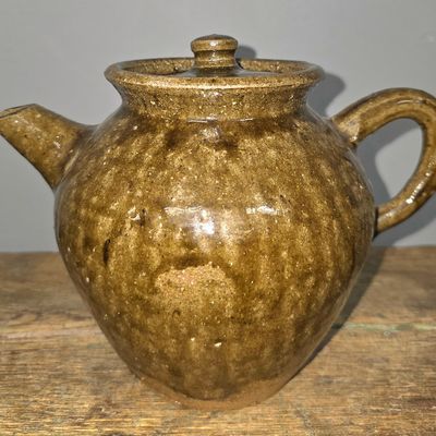 Sale Photo Thumbnail #118: Rare Catawba Valley Quart Size Teapot