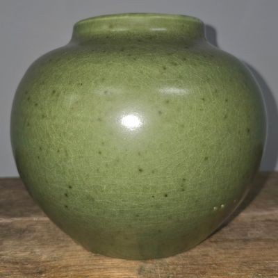 Sale Photo Thumbnail #272: Early Pisgah Forest Green Vase