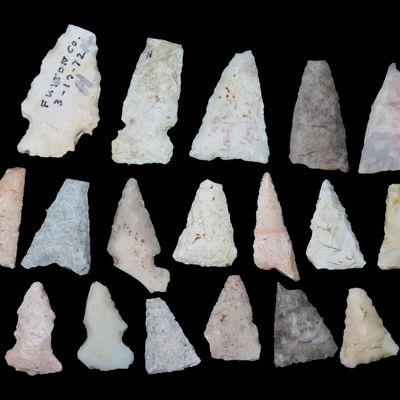 Sale Photo Thumbnail #196: Lot of Cahokia Bird Points, St. Louis Area, Found by Ron Knowles, Including Notched Examples
