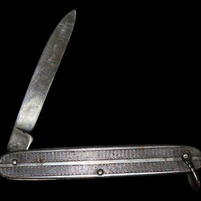 Sale Photo Thumbnail #402: Vintage Single-Blade Pocket Knife