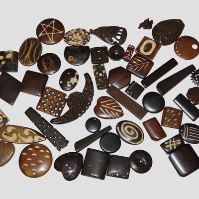 Sale Photo Thumbnail #541: Huge Lot of Vintage Carved Bone Beads & Pendants