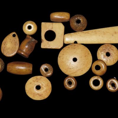 Sale Photo Thumbnail #385: Lot of Drilled Bone Beads / Pendants, Dakotas, Nice Array of Shapes and Sizes