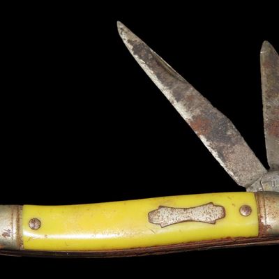 Sale Photo Thumbnail #512: Vintage Colonial Dual-Blade Pocket Knife, Made in USA