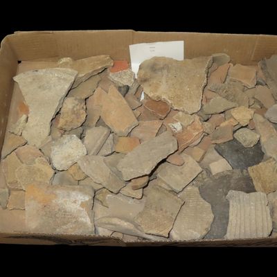 Sale Photo Thumbnail #533: Large Flat of Approximately 200 Pottery Sherds / Shards, Southern Missouri