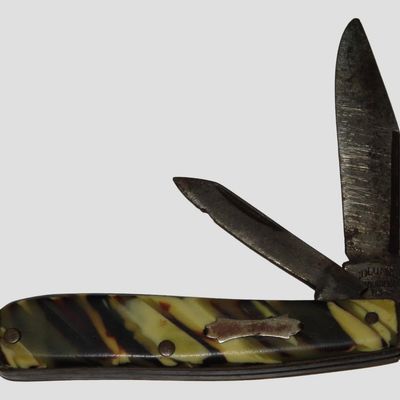 Sale Photo Thumbnail #437: Vintage Columbia Dual-Blade Pocket Knife, Camouflage, Made in Providence, Rhode Island