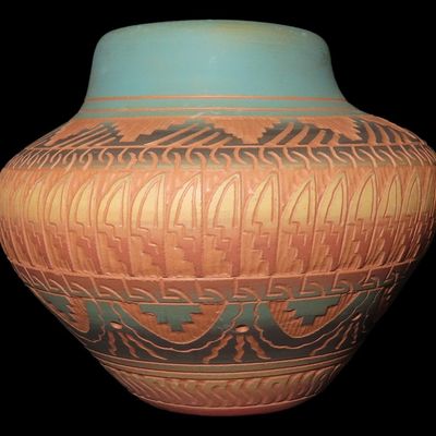 Sale Photo Thumbnail #204: 4 1/4" Navajo Hand-Etched Jar / Vase, Signed, Southwestern Pottery