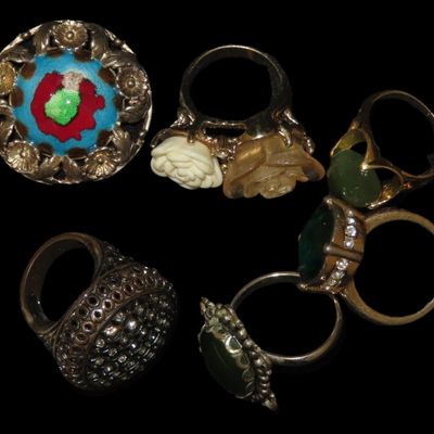 Sale Photo Thumbnail #698: Lot of Vintage Costume Jewelry