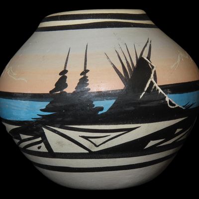 Sale Photo Thumbnail #273: 3 1/4" Navajo Hand-Etched & Painted Jar / Vase, Signed, Southwestern Pottery