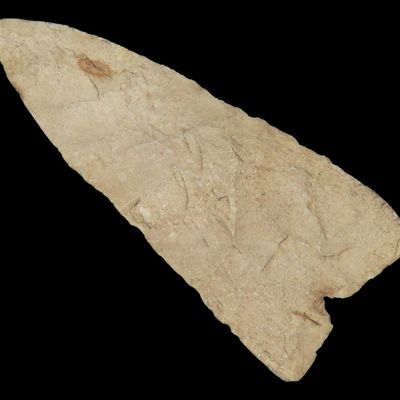 Sale Photo Thumbnail #168: 1 9/16" Rare Single-Notch Cahokia Triangle / Bird Point, St. Louis Area, Found by Ron Knowles