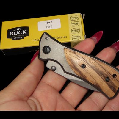 Sale Photo Thumbnail #687: Buck Single-Blade Pocket / Hunting Knife, New in Box