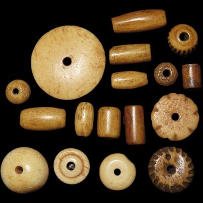 Sale Photo Thumbnail #282: Lot of Drilled Bone Beads, Dakotas