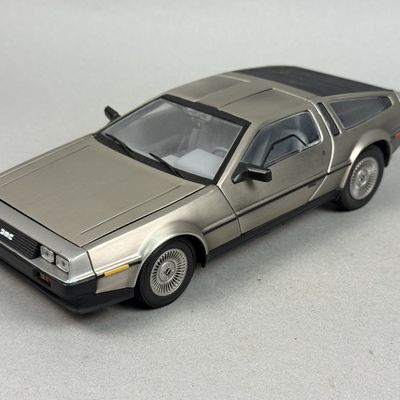 Sale Photo Thumbnail #294: Sun Star DeLorean DMC-12 Die-Cast Model