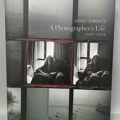 Sale Photo Thumbnail #183: Annie Leibovitz A Photographer's Life 1990-2005 (DJ)