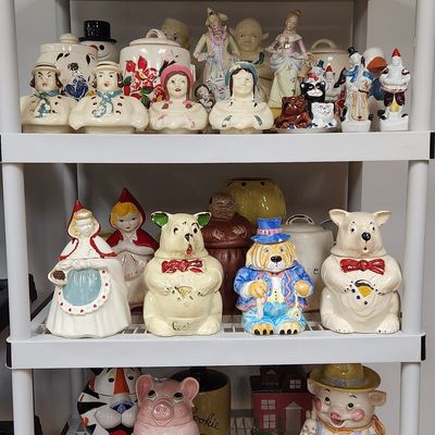 Sale Photo Thumbnail #485: Assorted Cookie Jars & Figurines