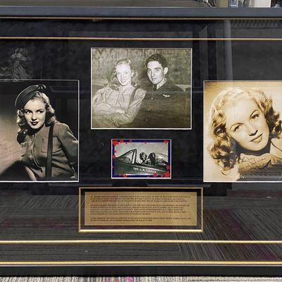 Sale Photo Thumbnail #6: Marilyn Monroe Autographed Photographic Display