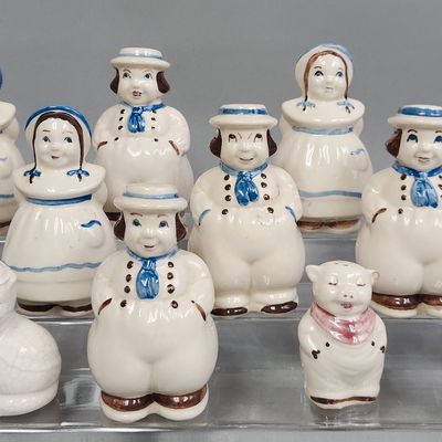 Sale Photo Thumbnail #459: ManuCrafts Dutch Family & Animal Shakers