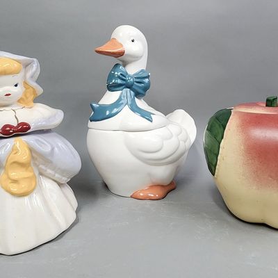 Sale Photo Thumbnail #458: Cookie Jars Inc Brush McCoy Goldilocks