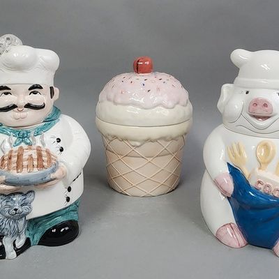 Sale Photo Thumbnail #479: Chef Cupcake & Pig Cookie Jars