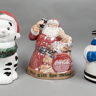 Sale Photo Thumbnail #449: Coca-Cola & Oreo Christmas Cookie Jars