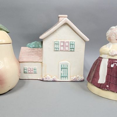 Sale Photo Thumbnail #452: Earthenware Decorative Ceramic Cookie Jars