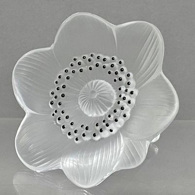 Sale Photo Thumbnail #108: Lalique Frosted Anemone Sculpture