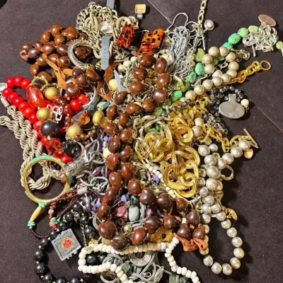Large Mixed Lot of Vintage & Costume Jewelry – Necklaces, Bracelets, Earrings & More (3)