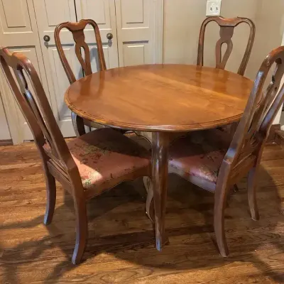 Vintage Queen Anne Style Expandable Round Dining Table with 4 Floral Upholstered Chairs & Protective