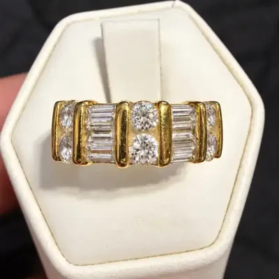 Vintage Gold-Tone Ring with Round & Baguette Clear Stones – Possible 18K Gold Hallmark Size 6.5