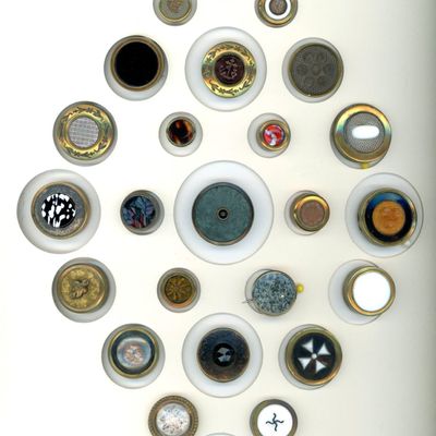 Sale Photo Thumbnail #253: A CARD OF DIVISION ONE DRUM SHAPED BUTTONS