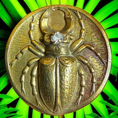 Sale Photo Thumbnail #260: AN UNUSUAL DIVISION ONE PICTORIAL INSECT BUTTON