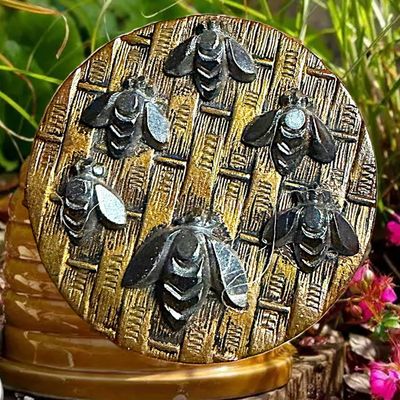 Sale Photo Thumbnail #131: A DIVISION ONE PICTORIAL ANIMAL BUTTON