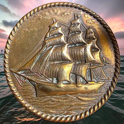 Sale Photo Thumbnail #119: A DIVISION ONE BRASS PICTORIAL BUTTON