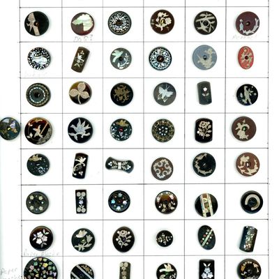 Sale Photo Thumbnail #144: A LARGE CARD OF DIVISION ONE HORN BUTTONS