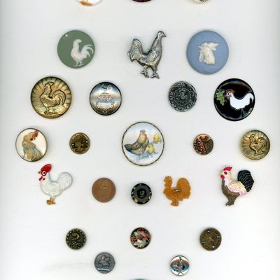 Sale Photo Thumbnail #302: A CARD OF DIVISION ONE & THREE BIRD BUTTONS