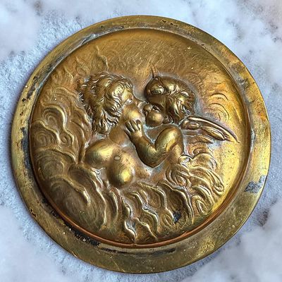 Sale Photo Thumbnail #194: A DIVISION THREE PICTORIAL BRASS BUTTON