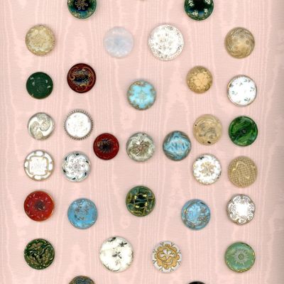 Sale Photo Thumbnail #377: A CARD OF DIVISION ONE VICTORIAN GLASS BUTTONS
