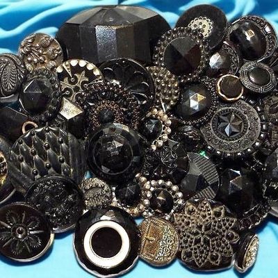Sale Photo Thumbnail #404: A BAG LOT OF DIVISION ONE & THREE ASSORTED BUTTONS