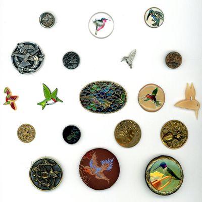Sale Photo Thumbnail #333: A SMALL CARD OF DIVISION 1 & 3 ASSORTED BIRD BUTTONS