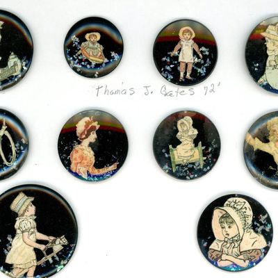 A SMALL CARD OF STUDIO ARTIST BUTTONS