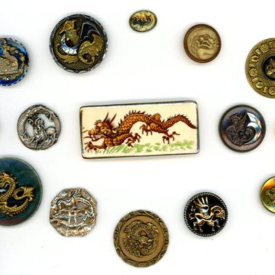 Sale Photo Thumbnail #270: A SMALL CARD OF DIVISION 1 & 3 FABULOUS ANIMAL BUTTONS