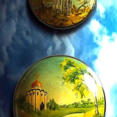 Sale Photo Thumbnail #157: A SMALL CARD OF DIVISION 3 RUSSIAN PICTORIAL BUTTONS