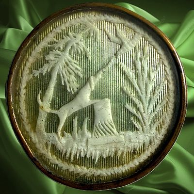 Sale Photo Thumbnail #364: A RARE DIVISION ONE UNDER GLASS ANIMAL BUTTON