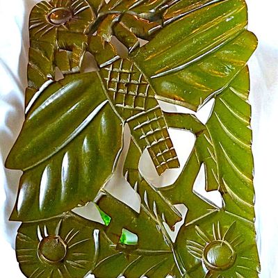 Sale Photo Thumbnail #114: A DIVISION THREE BAKELITE PICTORIAL BUCKLE