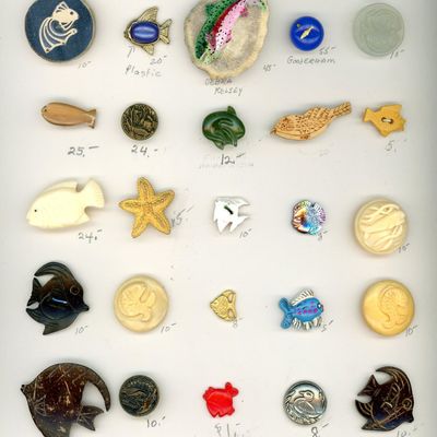 Sale Photo Thumbnail #134: A CARD OF DIVISION THREE PICTORIAL BUTTONS
