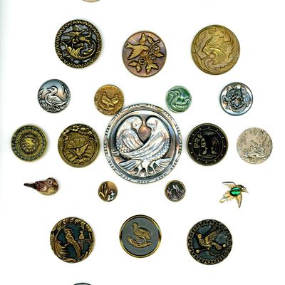 A CARD OF DIVISION ONE & THREE BIRD BUTTONS