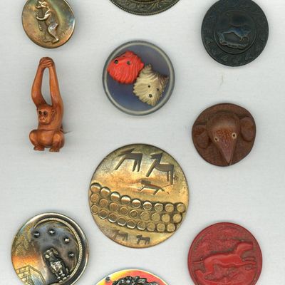 Sale Photo Thumbnail #183: A SMALL CARD OF DIVISION 1 & 3 ASSORTED ANIMAL BUTTONS