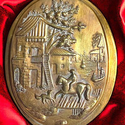 Sale Photo Thumbnail #202: A DIVISION ONE MULTI DETAILED PICTURE BUTTON