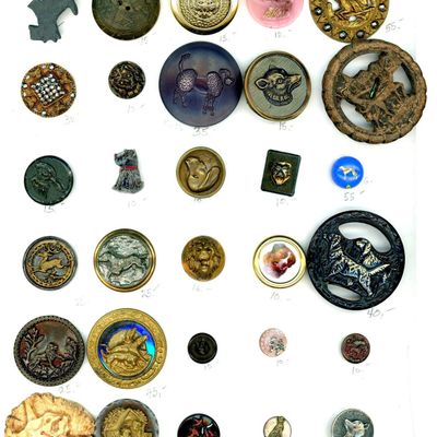 Sale Photo Thumbnail #381: A CARD OF DIVISION 1 & 3 MOSTLY DOG BUTTONS